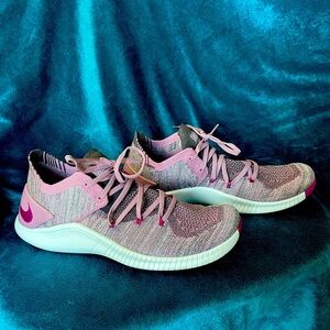 Nike TR Flyknit 3 Training sneaker Size 10 Plum Dust Pink 942887 501.